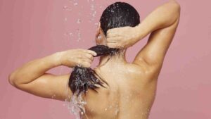 Prima lo shampoo e dopo la maschera per i capelli - Adorabile.it